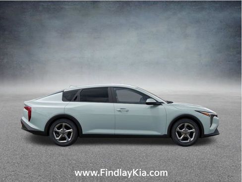 New 2026 Kia K4 FWD image 9