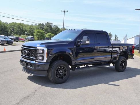 Used 2025 Ford F250 Lariat w/ Black Appearance Package AWD/4WD image 4