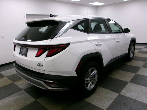 Used 2025 Hyundai Tucson SE AWD/4WD image 13