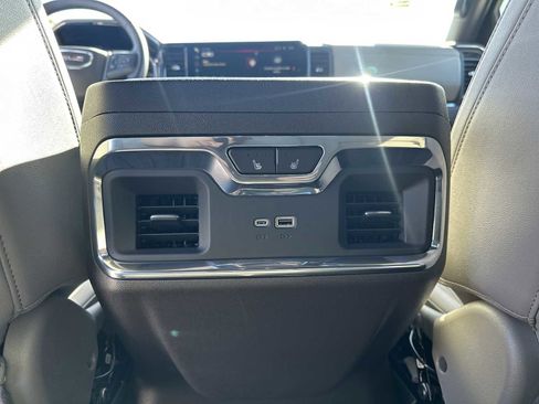 Used 2024 GMC Sierra 1500 SLT w/ SLT Premium Plus Package image 35
