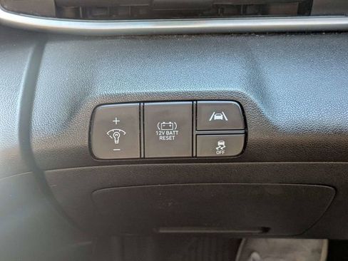 Used 2022 Hyundai Elantra Limited FWD image 24