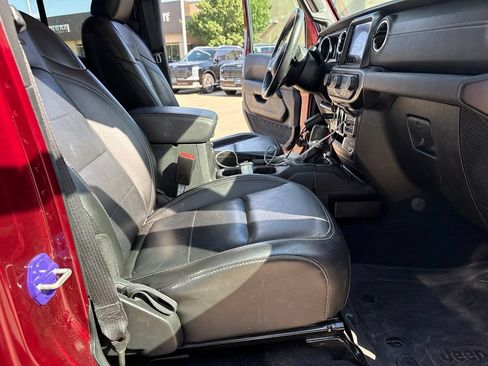 Used 2021 Jeep Gladiator Overland w/ Popular Equipment Package AWD/4WD image 11