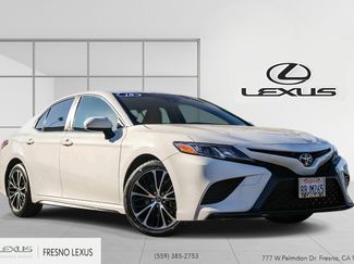Used 2018 Toyota Camry SE w/ Accessory Appearance Package image 1