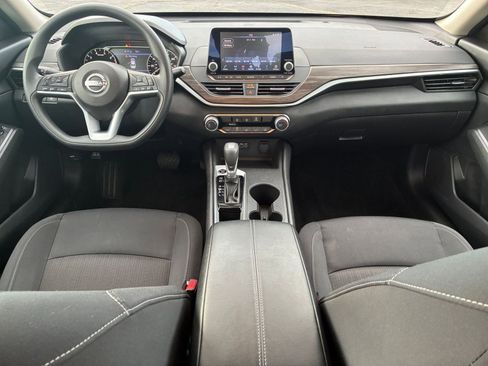 Used 2025 Nissan Altima 2.5 SV image 32