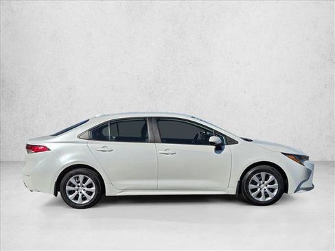 Used 2022 Toyota Corolla LE w/ Carpet Mat Package (TMS) image 4