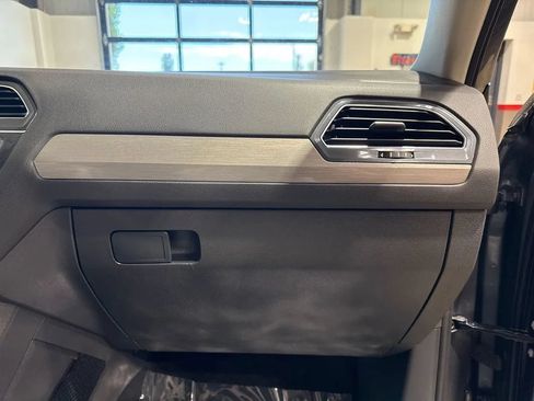 Used 2021 Volkswagen Tiguan SEL AWD/4WD image 83