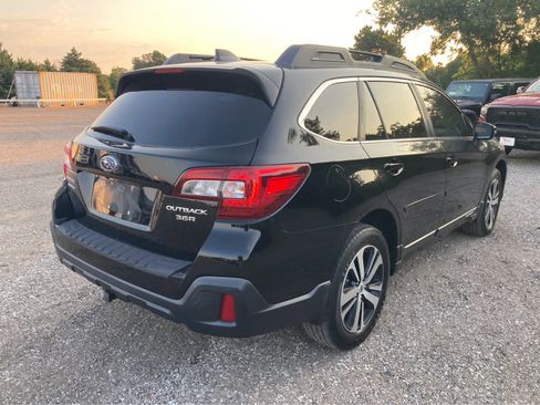 Used 2018 Subaru Outback 3.6R Limited w/ Popular Package #2 AWD/4WD image 7