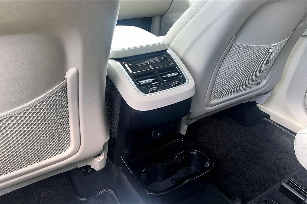 Certified 2025 Volvo XC90 B6 Plus w/ Protection Package AWD/4WD image 31