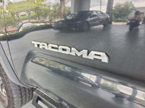 Used 2022 Toyota Tacoma TRD Off-Road w/ Technology Package RWD image 26