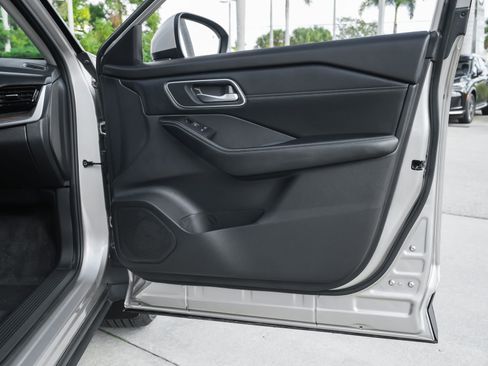 Used 2025 Nissan Rogue Platinum w/ Platinum Premium Package image 39