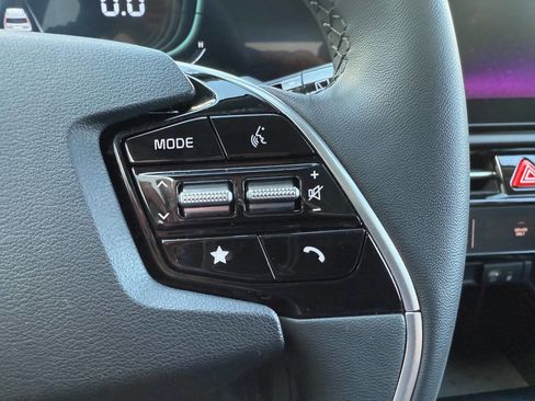 Used 2024 Kia Niro EX Touring image 36