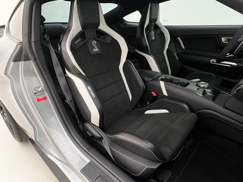 Used 2022 Ford Mustang Shelby GT500 w/ Technology Package RWD image 15
