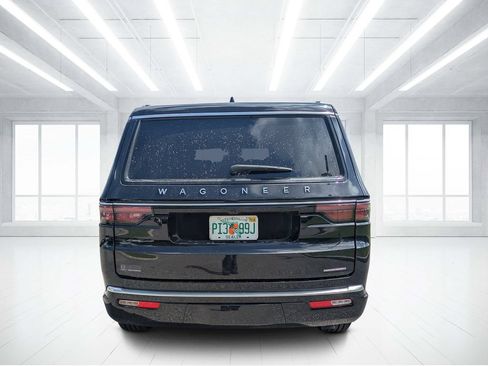 Used 2024 Jeep Wagoneer Series II w/ Flexible Seating Group AWD/4WD image 4