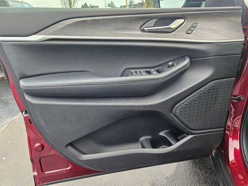 New 2025 Jeep Grand Cherokee L Limited w/ Trailer Tow Package image 10