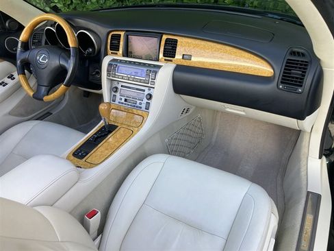 Used 2005 Lexus SC 430 Convertible RWD image 19