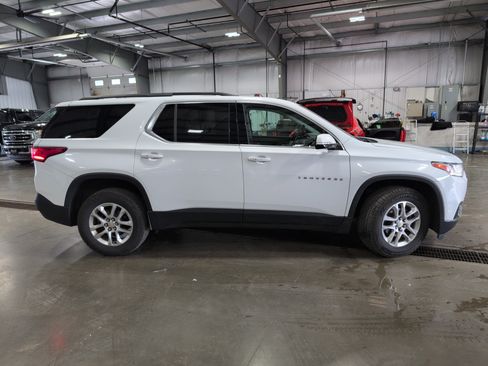 Used 2019 Chevrolet Traverse LT image 2