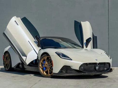 Used 2022 Maserati MC20 Coupe image 2