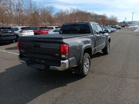 Used 2018 Toyota Tacoma SR5 image 6