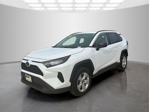 Used 2021 Toyota RAV4 LE image 8