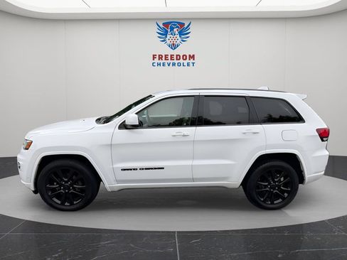 Used 2018 Jeep Grand Cherokee Altitude AWD/4WD image 3