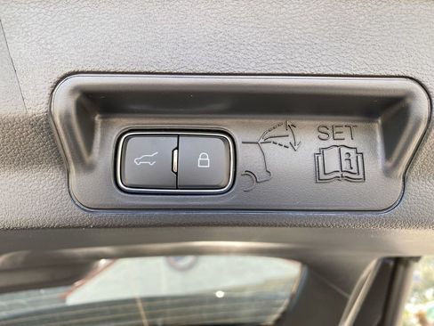 Used 2024 Ford Explorer XLT RWD image 43