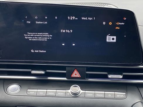 Used 2025 Hyundai Elantra SEL FWD image 16