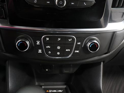 Used 2023 Chevrolet Traverse LT image 9