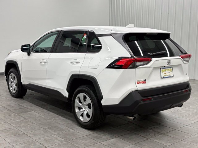 Used 2022 Toyota RAV4 LE FWD image 4