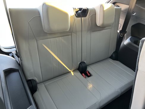 Certified 2022 Volkswagen Tiguan SE R-Line image 29