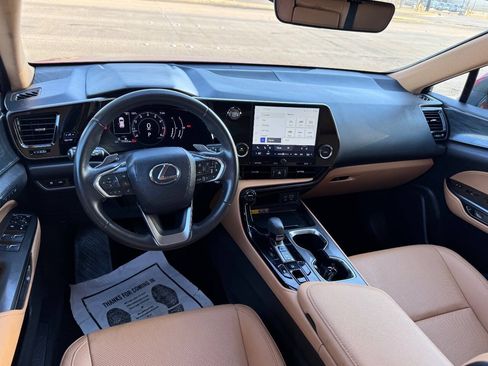 Used 2025 Lexus NX 250 FWD w/ Towing Package (2000 Lbs) image 15