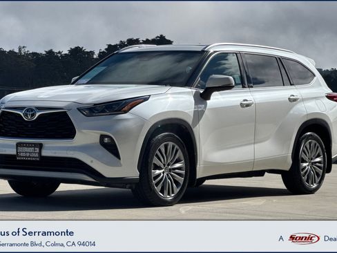 Used 2021 Toyota Highlander Platinum AWD/4WD image 1