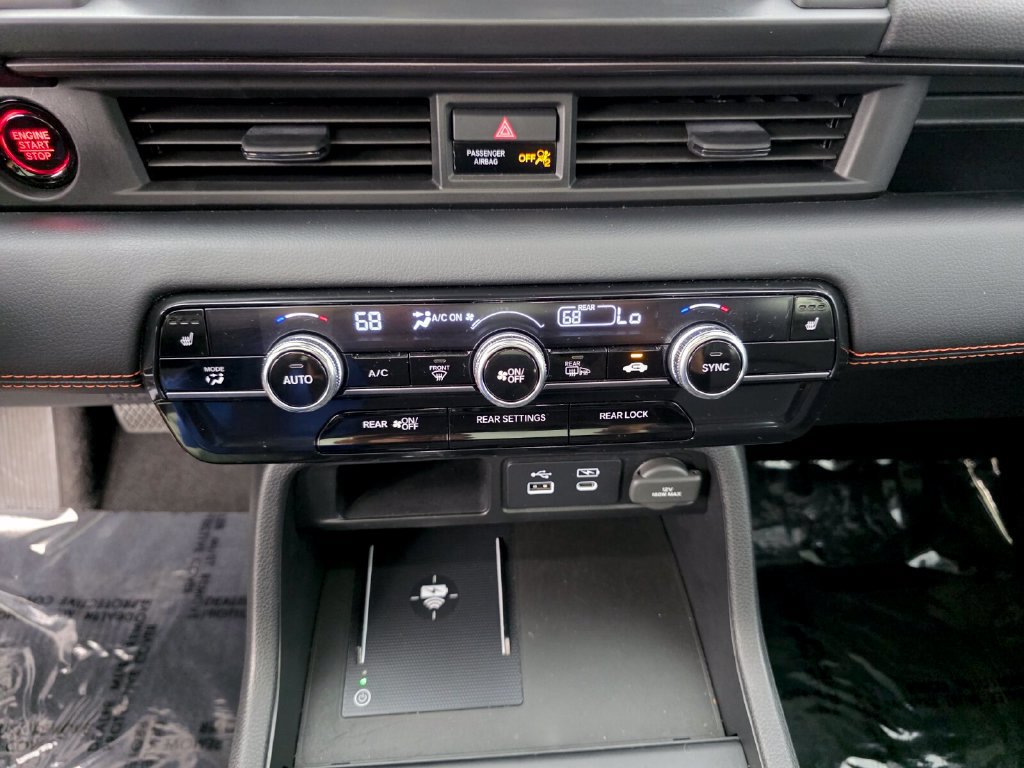 Used 2025 Honda Pilot TrailSport image 27