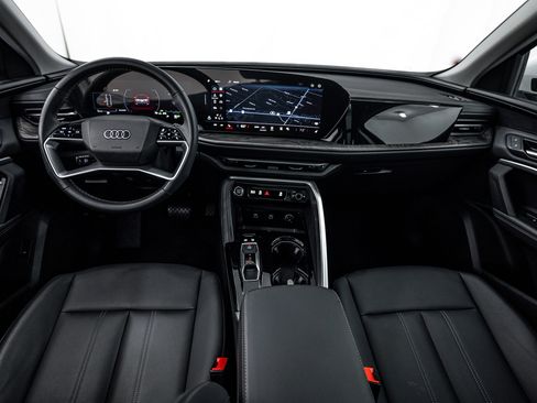 Certified 2025 Audi Q5 Premium w/ Convenience Package image 8