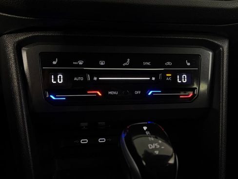 Used 2024 Volkswagen Tiguan SE AWD/4WD image 18