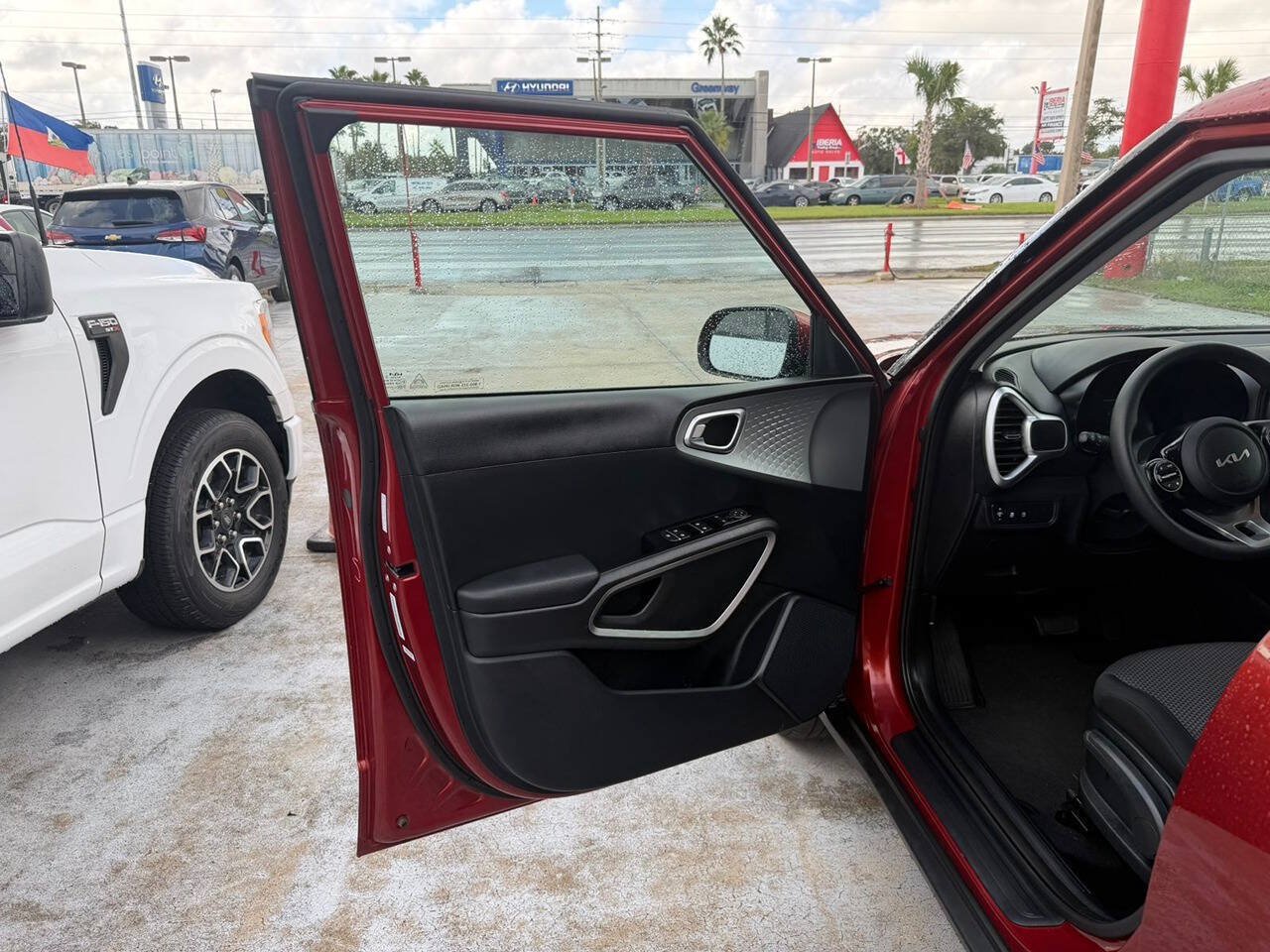 Used 2024 Kia Soul LX w/ Option Group 015 FWD image 3