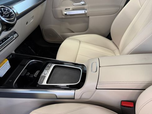 Used 2026 Mercedes-Benz GLB 250 4MATIC image 15