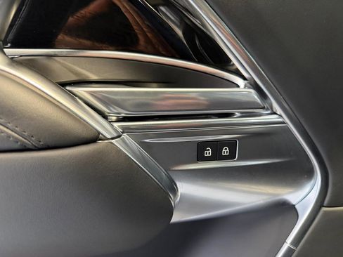 Used 2023 Land Rover Range Rover SE image 12