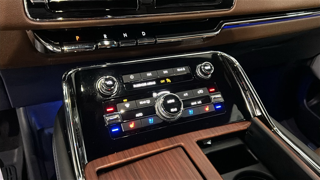 Used 2023 Lincoln Navigator Reserve AWD/4WD image 17