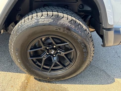 Used 2019 Jeep Wrangler Unlimited Sahara AWD/4WD image 7