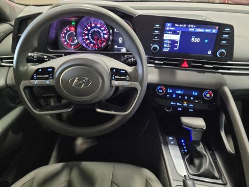 Used 2022 Hyundai Elantra SEL FWD image 22