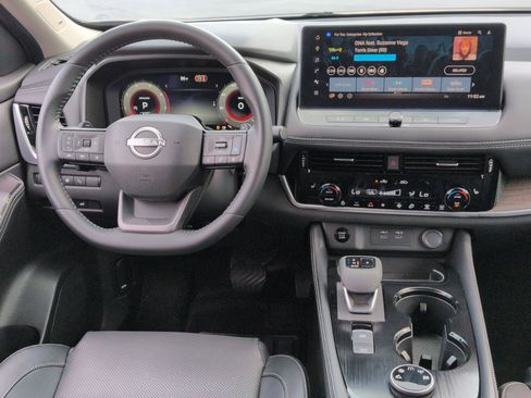 Used 2026 Nissan Rogue Platinum w/ Platinum Premium Package AWD/4WD image 32