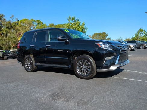 Used 2017 Lexus GX 460 image 3