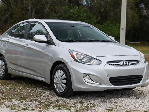 Used 2013 Hyundai Accent GLS image 13