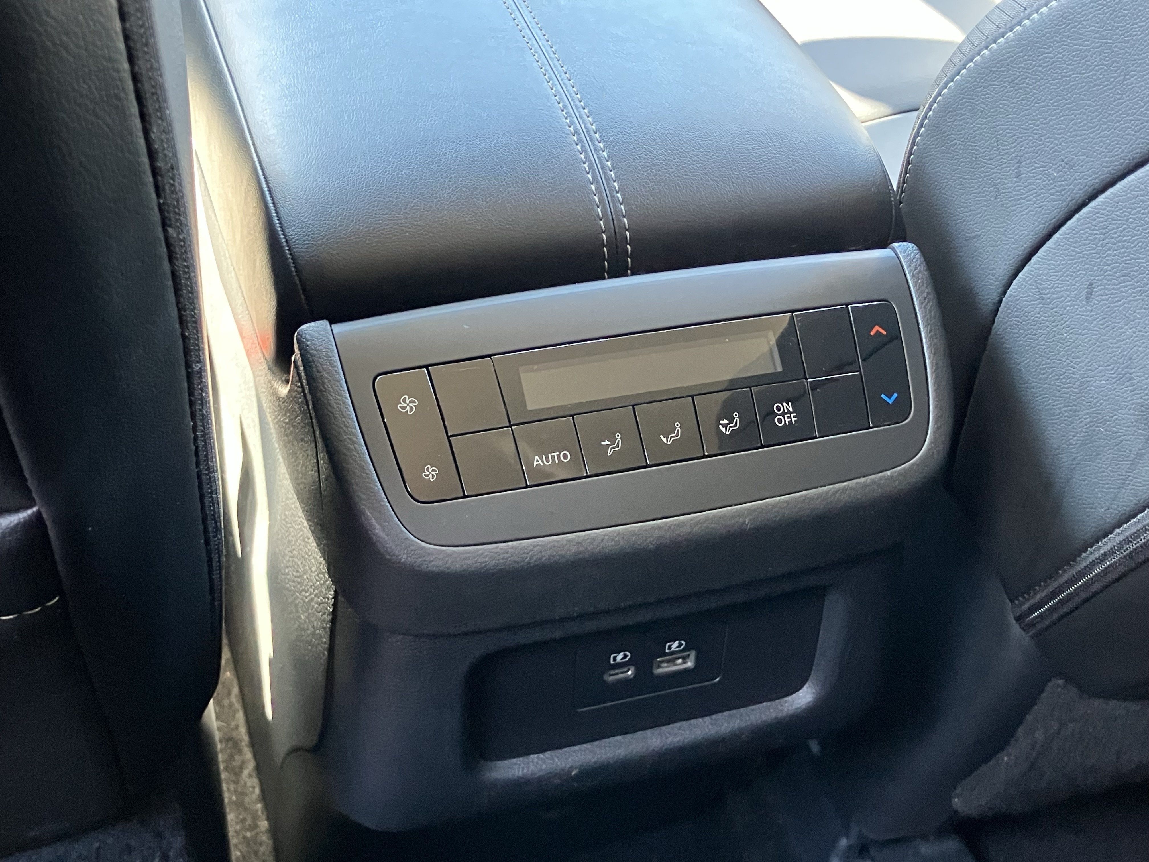 Used 2025 Nissan Pathfinder SL FWD image 35