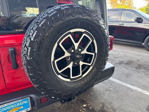 Used 2025 Jeep Wrangler Unlimited Rubicon w/ Convenience Group AWD/4WD image 29