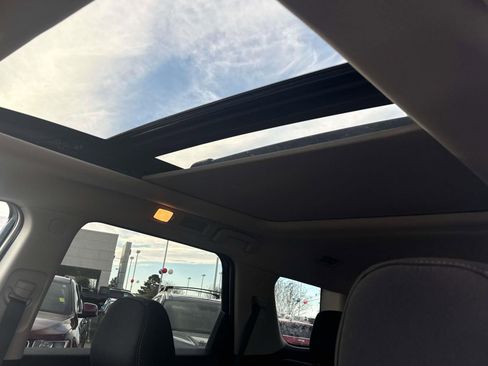 Used 2024 Nissan Pathfinder SV w/ SV Premium Package image 25