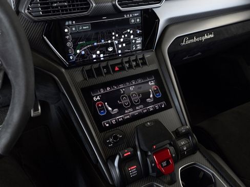 Used 2023 Lamborghini Urus Performante AWD/4WD image 40