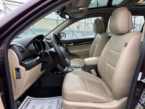 Used 2013 Kia Sorento EX w/ EX V6 Premium Pkg image 9
