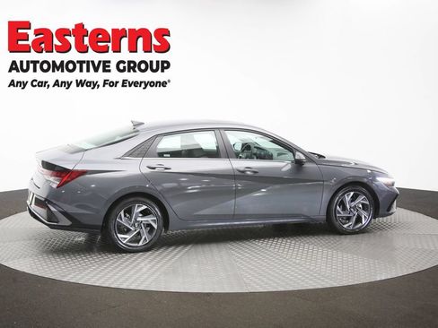 Used 2025 Hyundai Elantra SEL FWD image 45