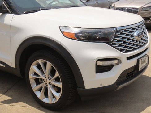 Used 2023 Ford Explorer Platinum w/ Technology Package AWD/4WD image 5
